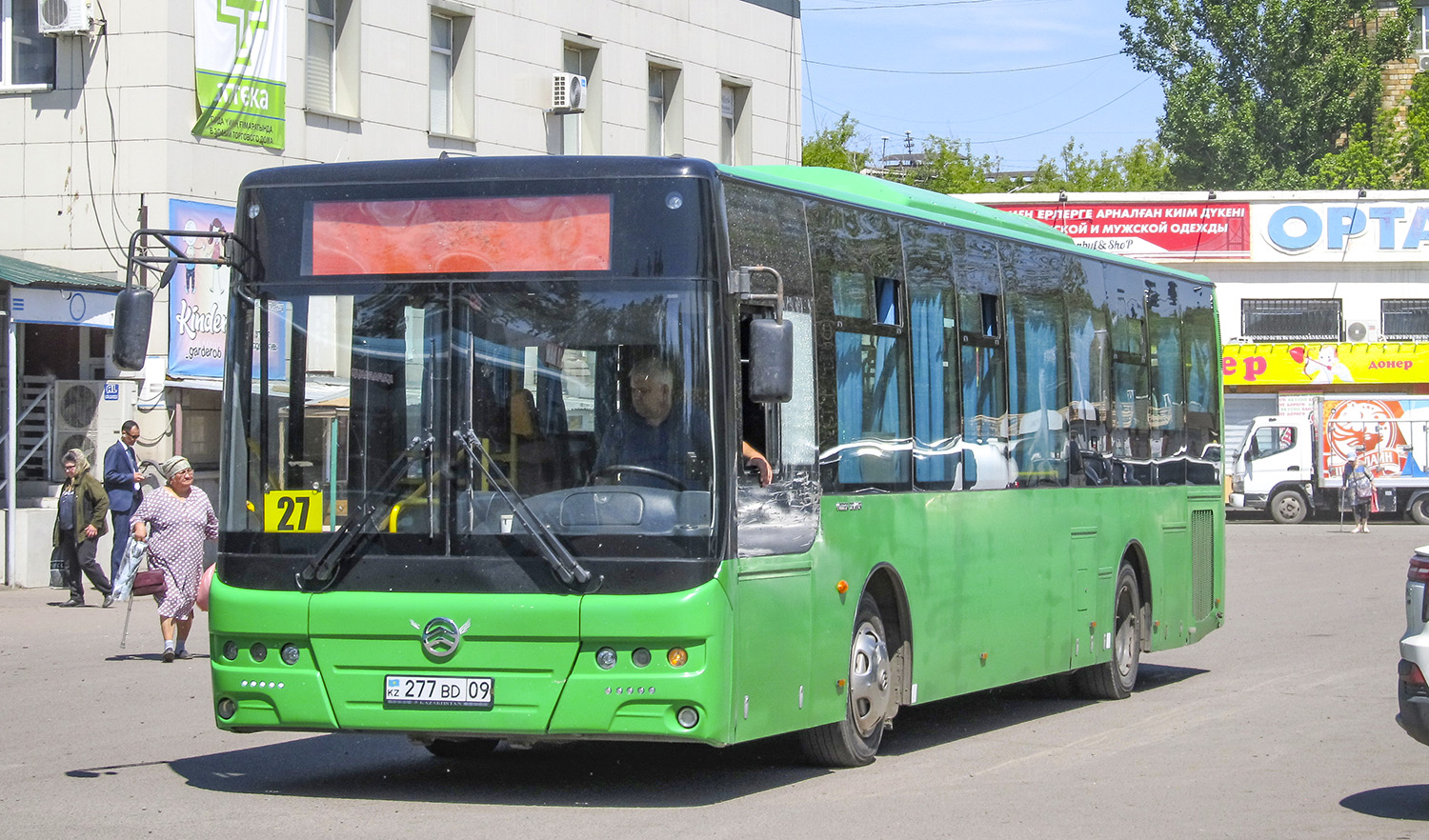 Karaganda, Golden Dragon XML6125CR # 277 BD 09