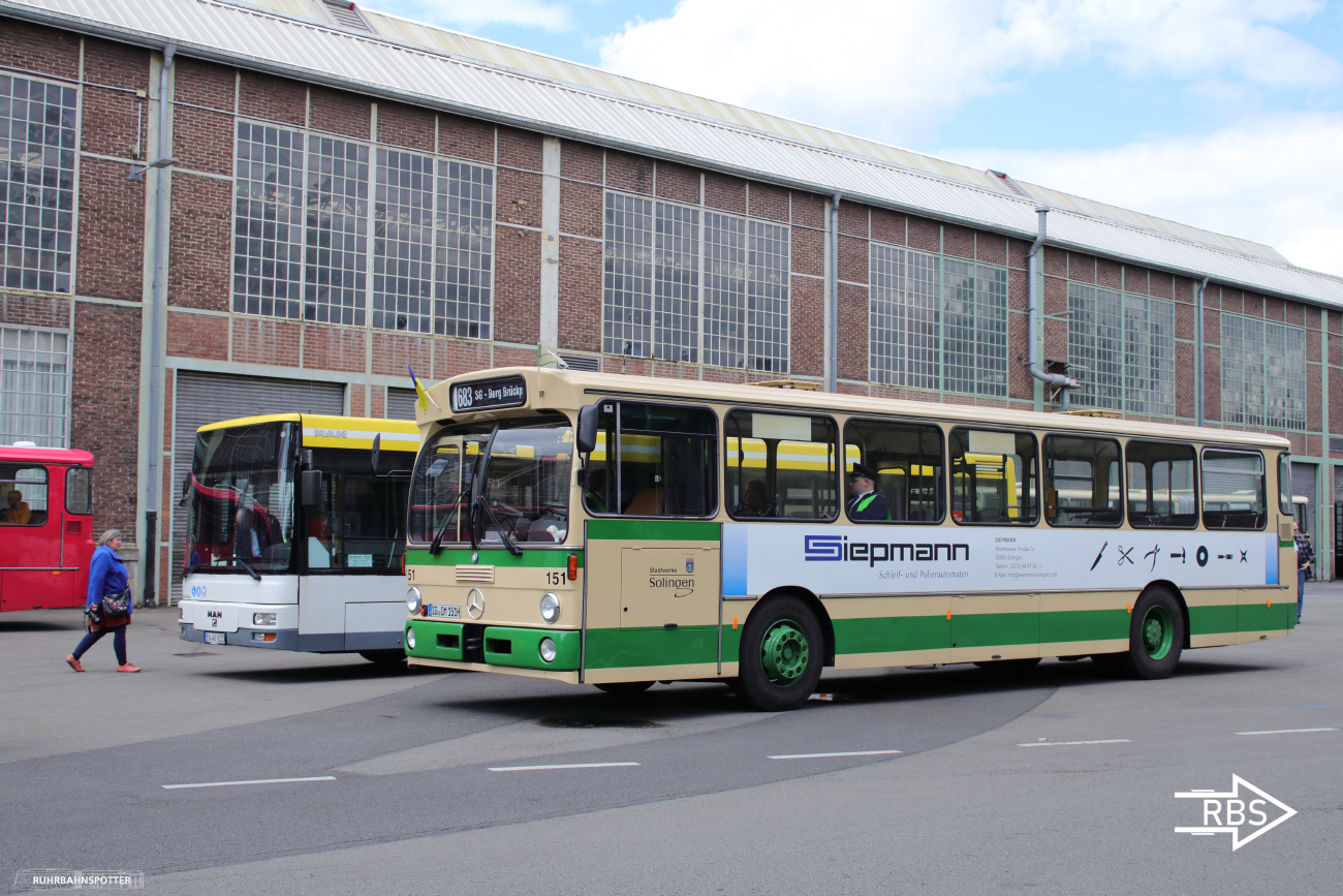 Solingen, Mercedes-Benz O305 # 151; Ennepetal, MAN A21 NL263 # EN-WV 6010