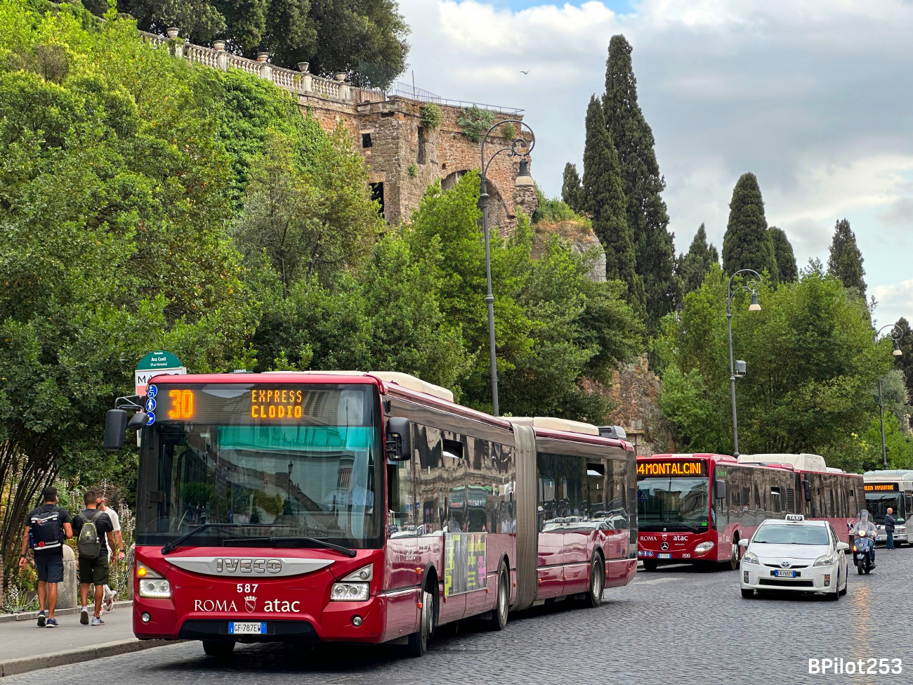 Rome, IVECO Urbanway 18M # 587