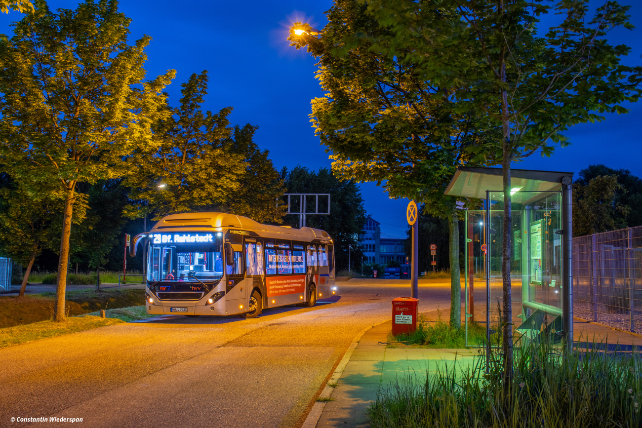 Hamburg, Volvo 7900 Hybrid # 1533