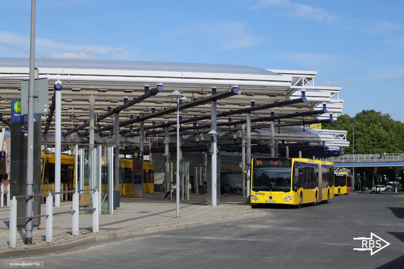 Essen, Mercedes-Benz Citaro C2 G # 1837; Bus terminals, bus stations, bus ticket office, bus shelters