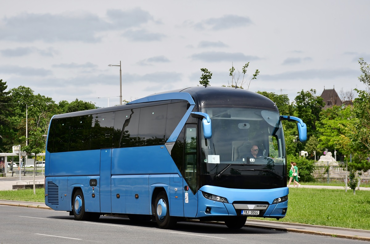 Prague, Neoplan P21 N2216SHD Tourliner # 7AJ 0044