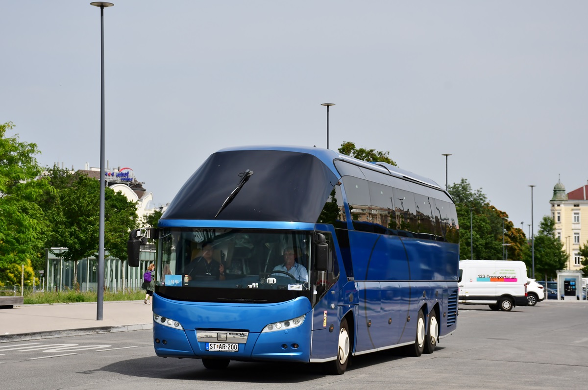 Hungary, other, Neoplan P12 N5218/3SHDL Starliner # ST AR-200