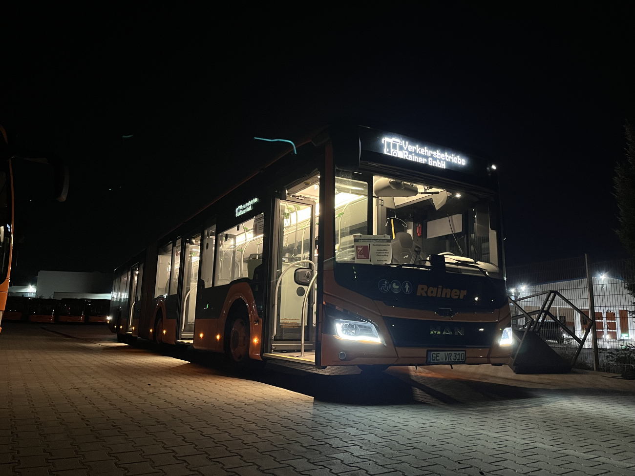 Gelsenkirchen, MAN 18C Lion's City NG360 # GE-VR 310