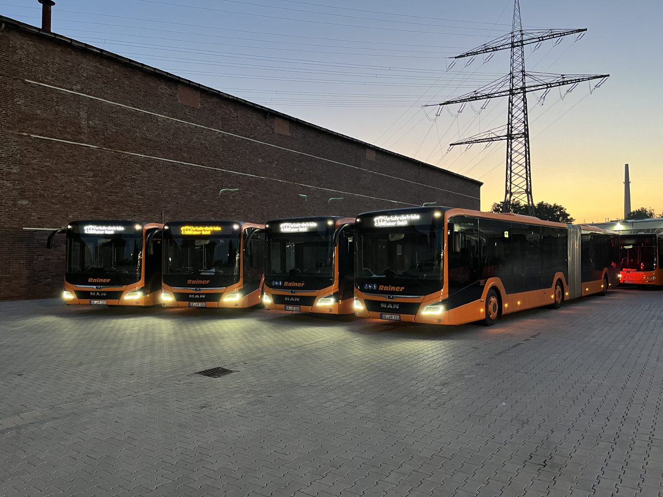 Gelsenkirchen, MAN 18C Lion's City NG360 # 7251; Gelsenkirchen, MAN 18C Lion's City NG330 # GE-VR 200; Gelsenkirchen, MAN 18C Lion's City NG360 # GE-VR 310; Gelsenkirchen, MAN 12C Lion's City NL330 # GE-VR 225