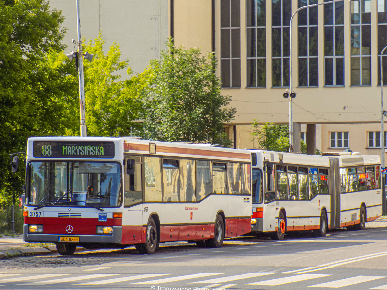 Łódź, Mercedes-Benz O405N2 # 3757