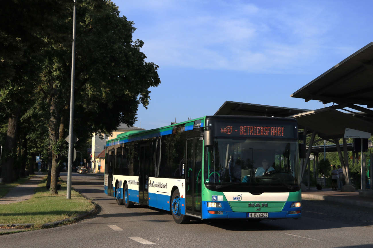 Munich, MAN A26 Lion's City LL NL363-15 # M-RV 6163