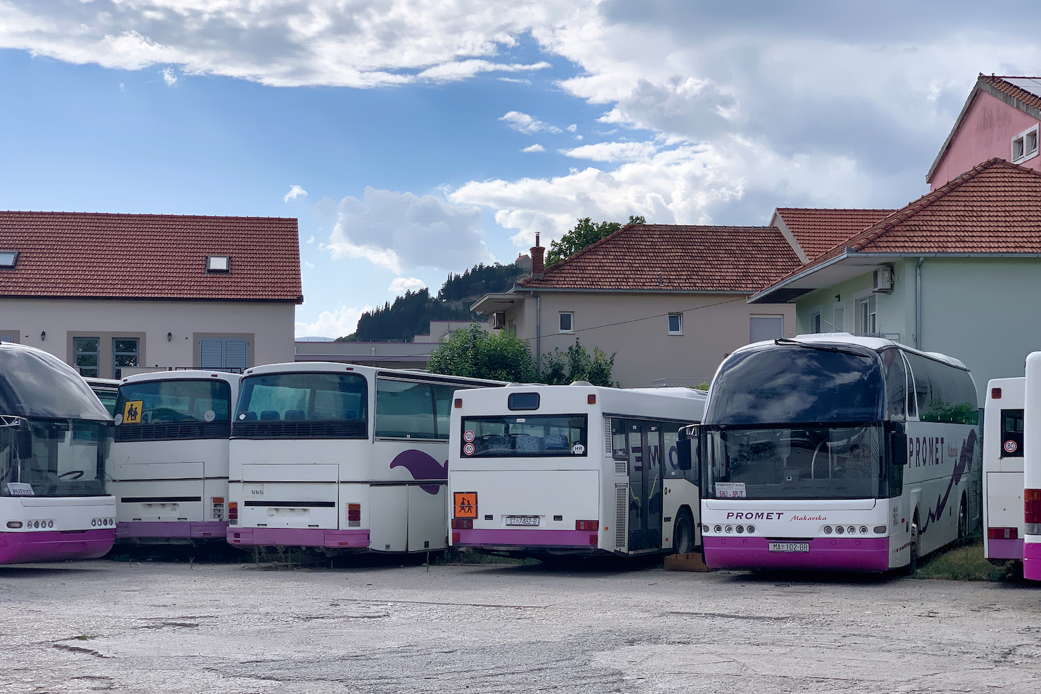 Split, Setra S215HD # ???; Split, Setra S215HD # ???; Split, Neoplan N4016NF # ST 7482-B; Split, Neoplan N516SHD Starliner # MA 102-BR