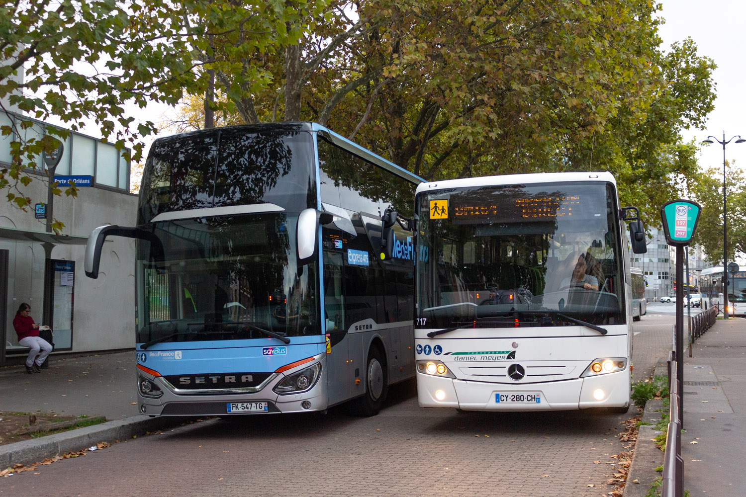 Paris, Setra S531DT # H364; Évry, Mercedes-Benz Intouro II EL # 717