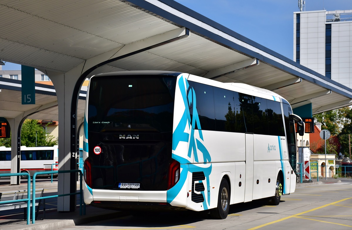 Nitra, MAN R07 Lion's Coach RHC4*4 # AA-387HR