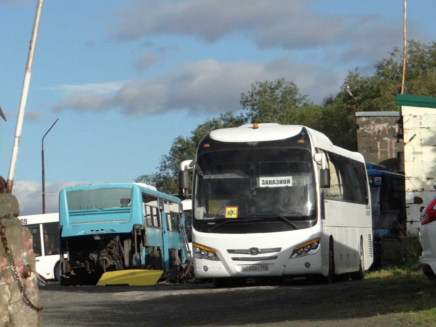 Petropavlovsk-Kamchatskiy, Hyundai New Super AeroCity # В 235 НМ 41; Petropavlovsk-Kamchatskiy, Daewoo FX2 120 Crusing Star # В 032 ВТ 763