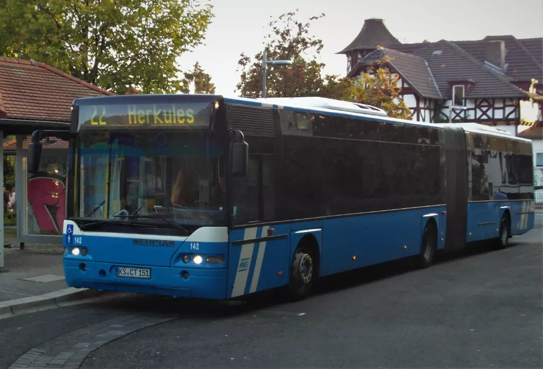 Kassel, Neoplan N4421/3 Centroliner # 142