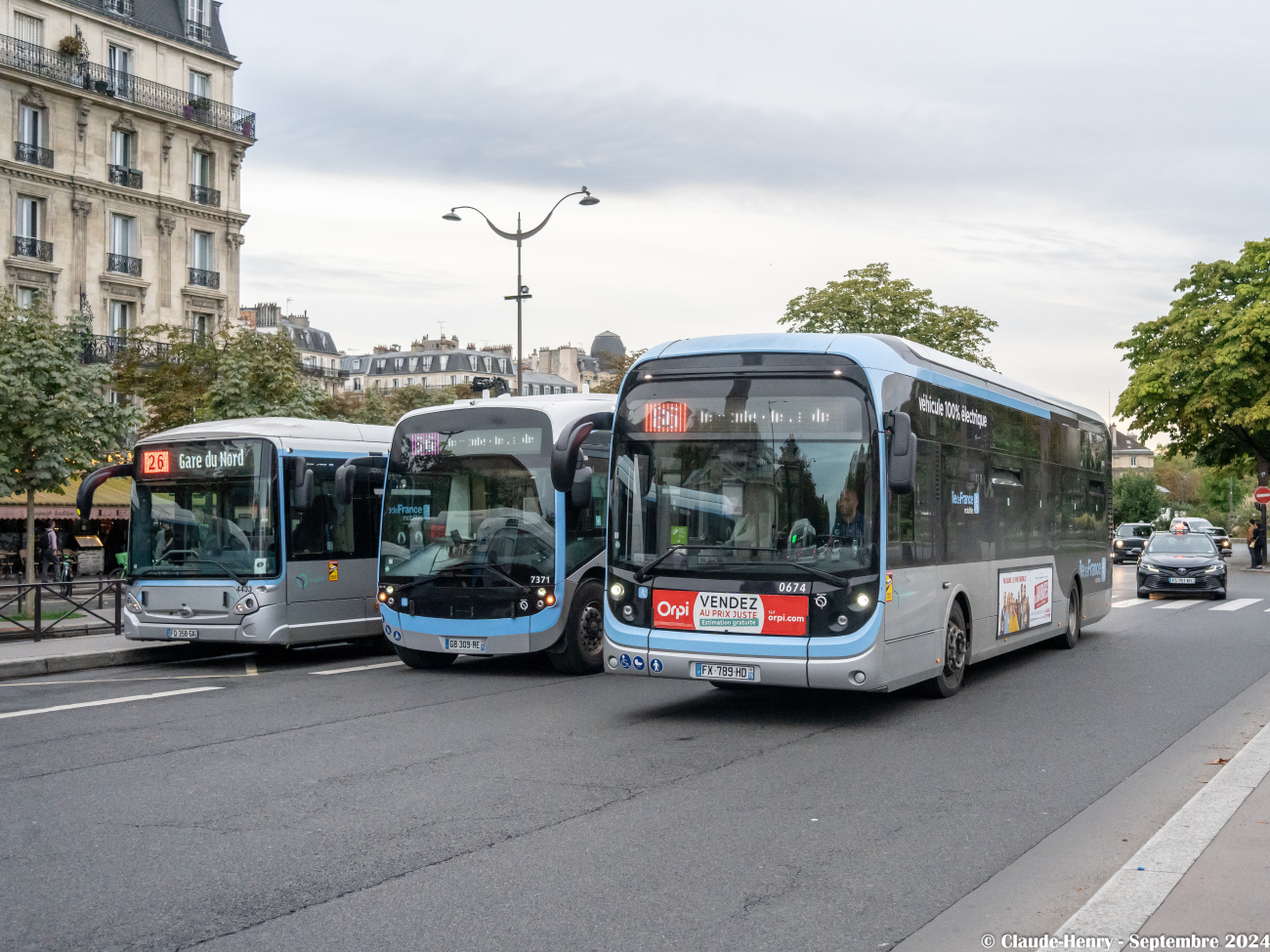 Paris, Heuliez GX437 Hybrid # 4433; Paris, Alstom/NTL Aptis # 7371; Paris, Bolloré Bluebus 12 II # 0674