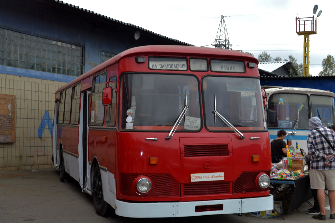 Rovno, LiAZ-677M # ВК 5912 АХ