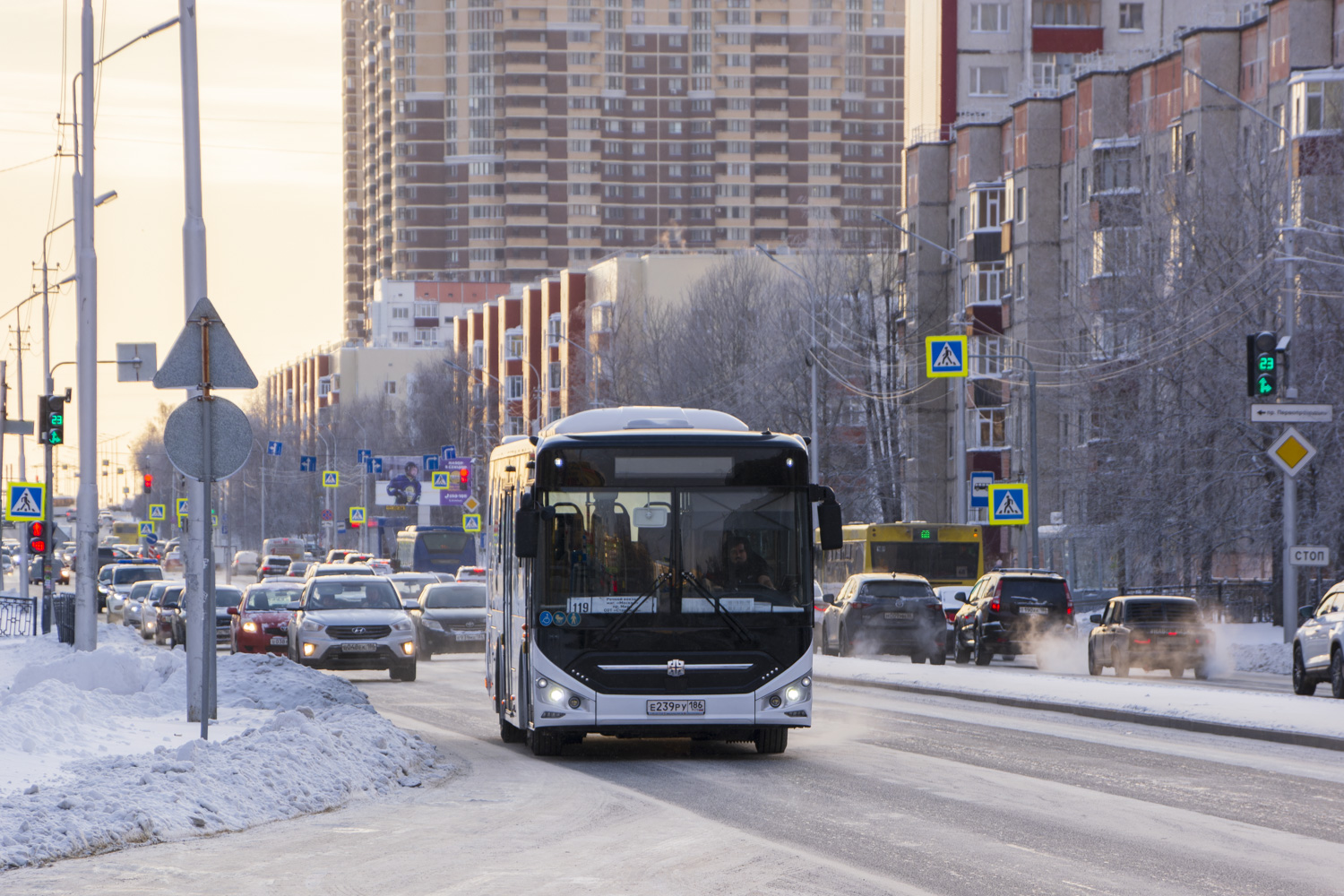 Surgut, Zhongtong LCK6105HG # Е 239 РУ 186; Surgut — Photo creativitiy