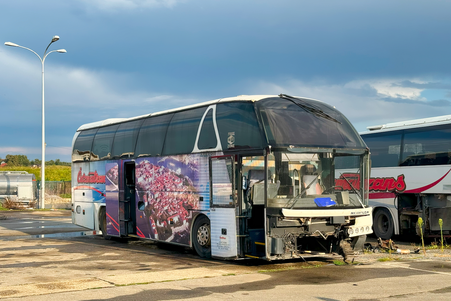 Bjelovar, Neoplan N516SHDH Starliner # 833