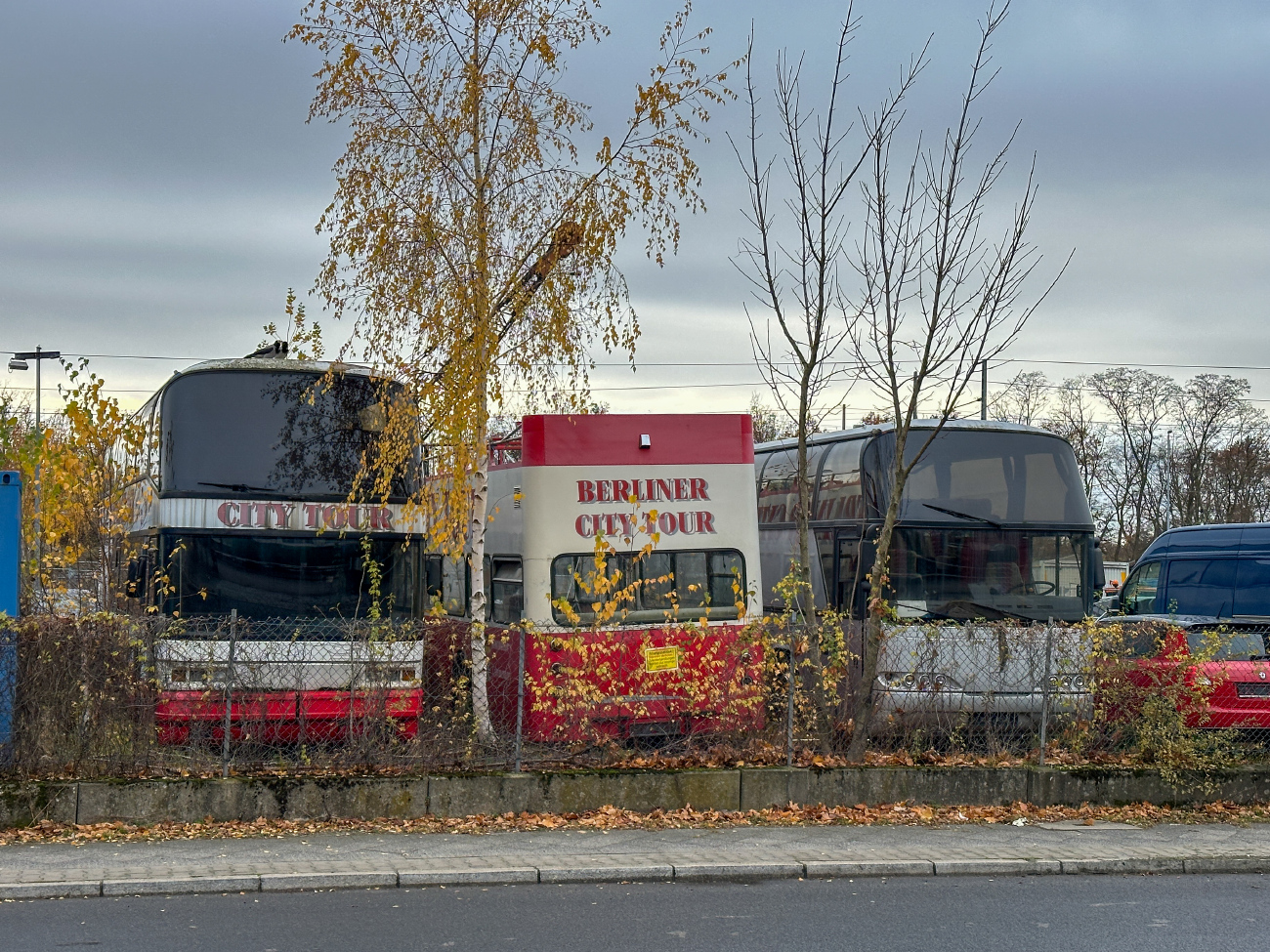 Berlin, MAN 196 SD200 # 4; Berlin, Neoplan N122/3 Skyliner # B-CW 917; Berlin, Neoplan N1116/3HC Cityliner # B-VM 2900