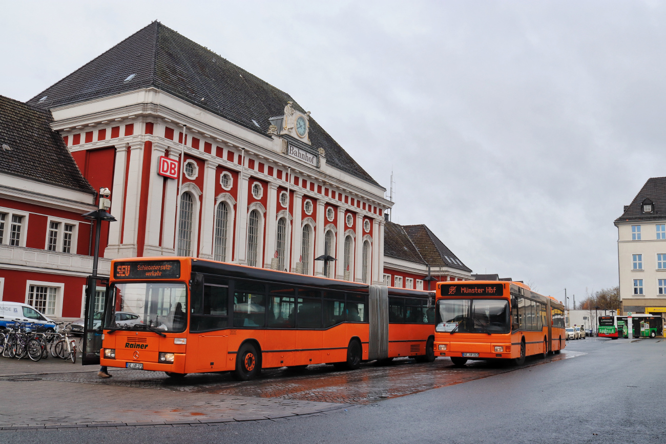 Gelsenkirchen, Mercedes-Benz O405GN2 # GE-VR 173; Gelsenkirchen, MAN A11 NG312 # GE-VR 312