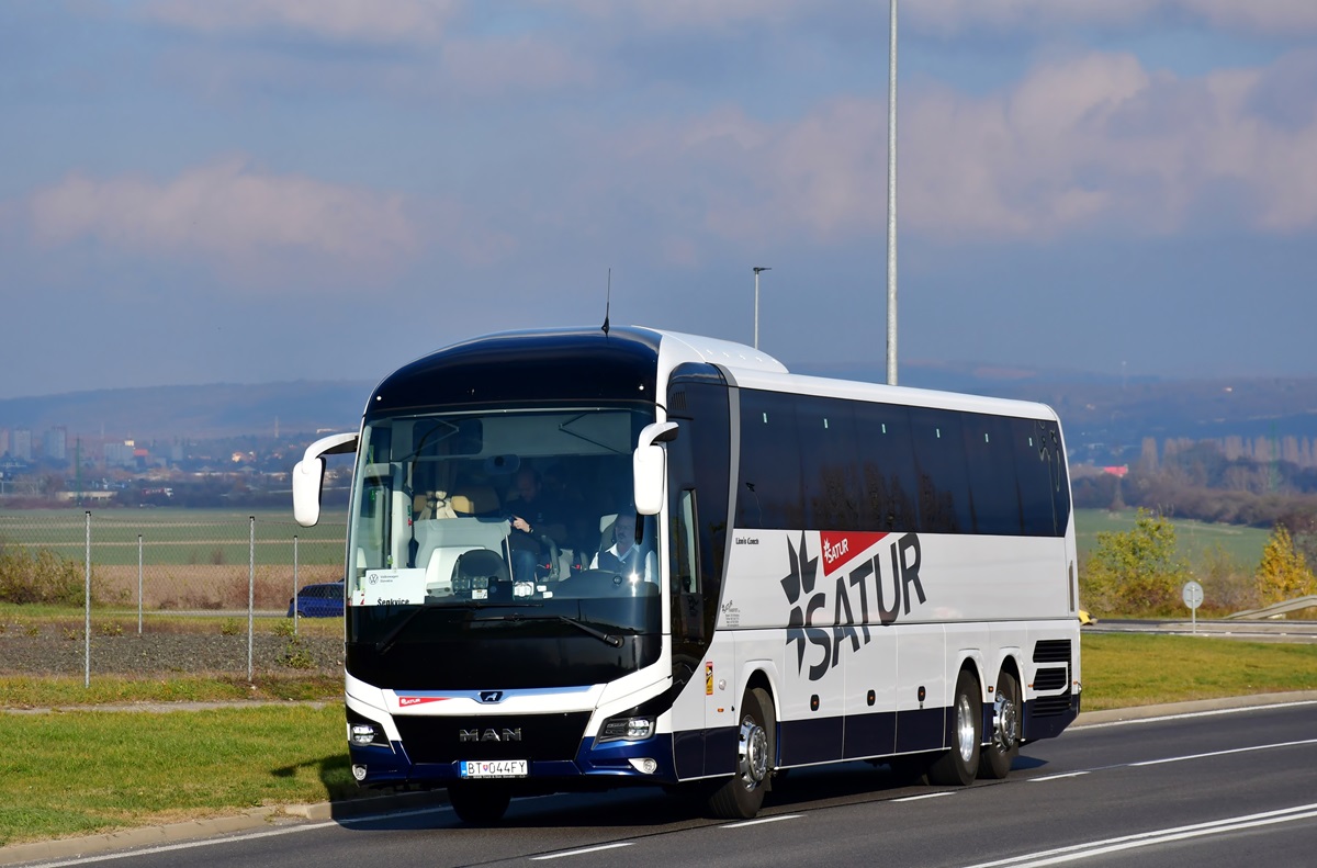 Bratislava, MAN R08 Lion's Coach L # BT-044FY