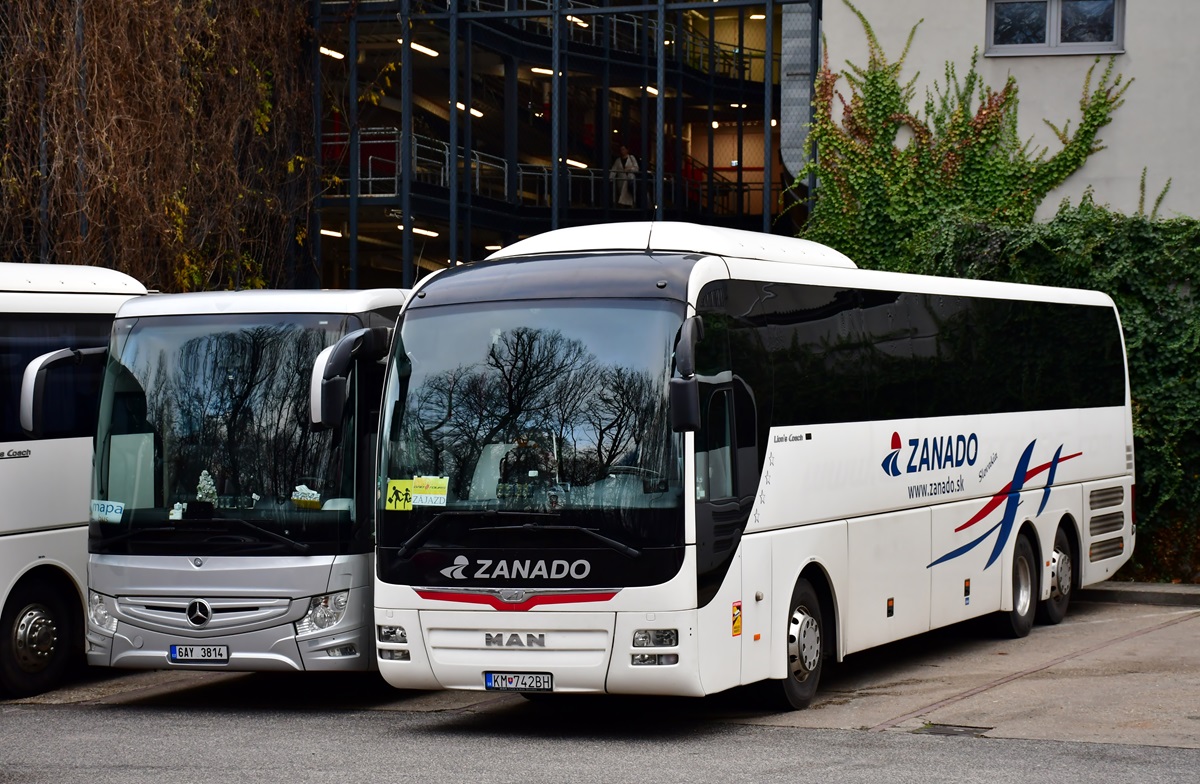 Kysucké Nové Mesto, MAN R09 Lion's Coach C RHC444 # KM-742BH; Prague, Mercedes-Benz Tourismo III 15RHD # 6AY 3814