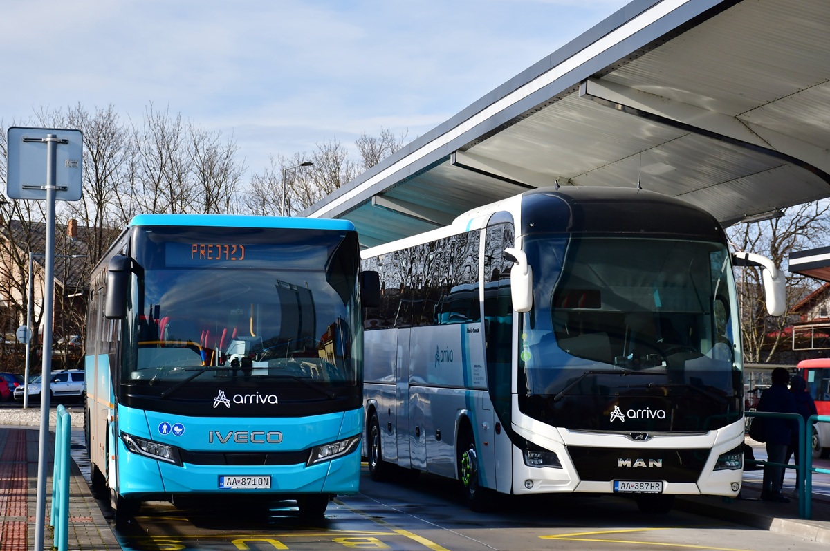 Nitra, MAN R07 Lion's Coach RHC4*4 # AA-387HR; Nitra, IVECO Crossway 12M (Facelift) # AA-871ON