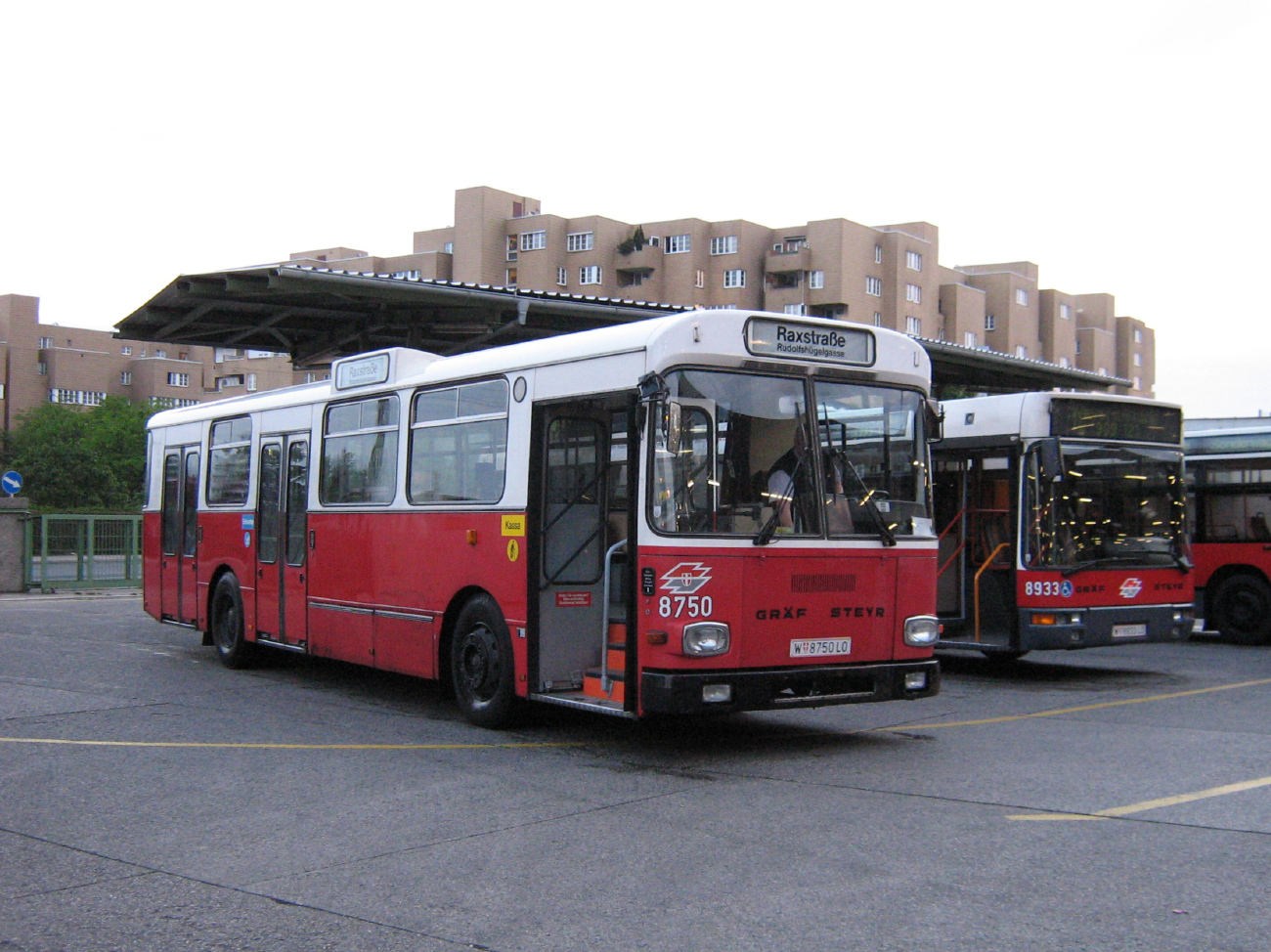 Vienna, Gräf & Steyr LU200 M11 # 8750; Vienna, Gräf & Steyr NL205 M12 # 8933