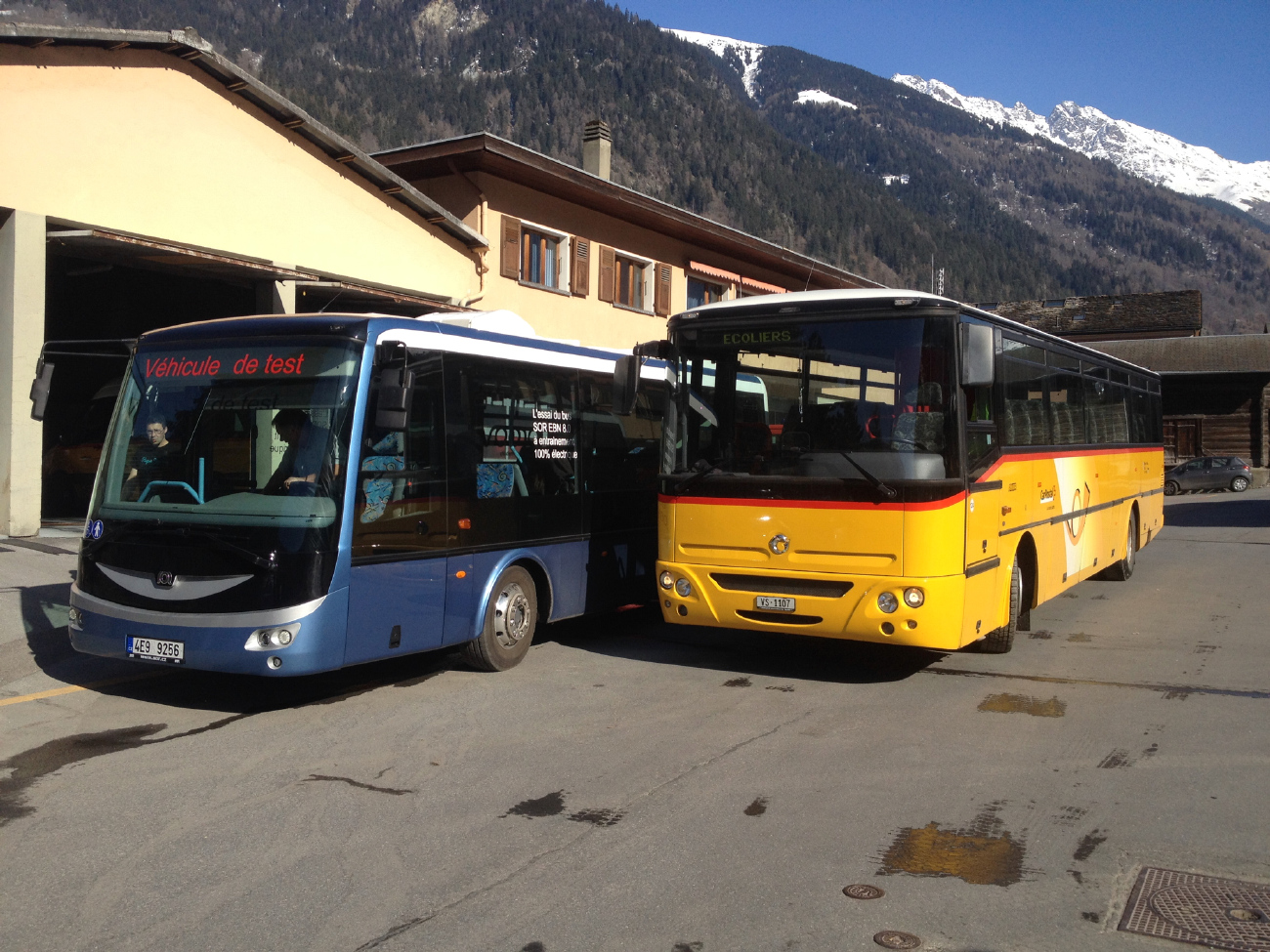 Sion, Karosa C956.1074 Axer 12M # 124; České Budějovice, SOR EBN 8 # 98