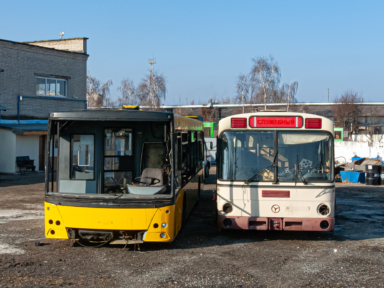 Brest, MAZ-203.065 # 461; Zhabinka, Mercedes-Benz O305 # АА 9704-1