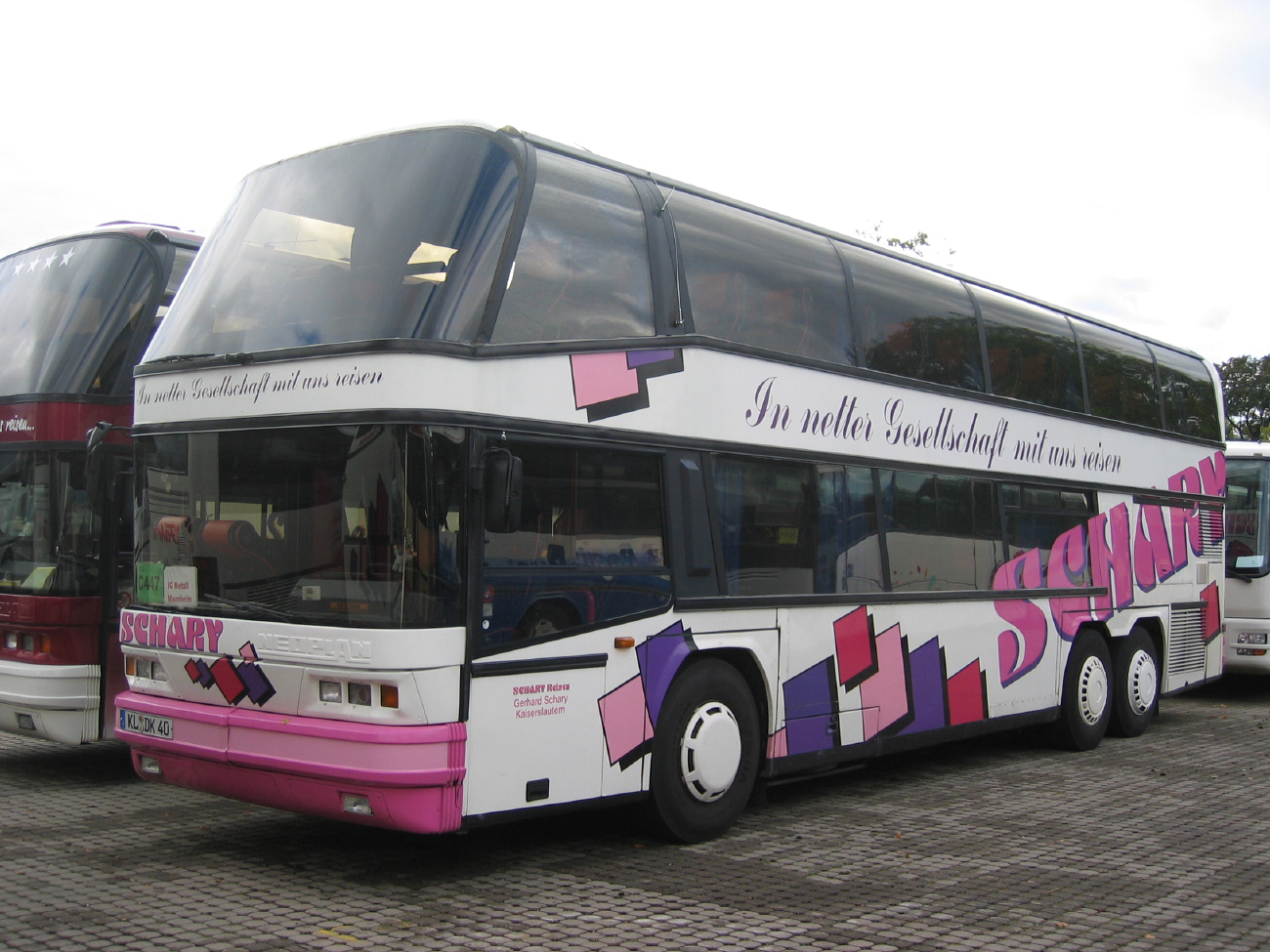 Kaiserslautern, Neoplan N122/3 Skyliner # KL-DK 40