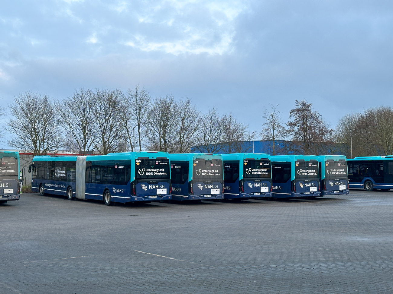 Kiel, Ebusco 2.2 18M # 24404; Kiel, Ebusco 2.2 18M # 24401; Kiel, Ebusco 2.2 18M # 24405; Kiel, Ebusco 2.2 18M # 24403; Kiel, Ebusco 2.2 18M # 24402