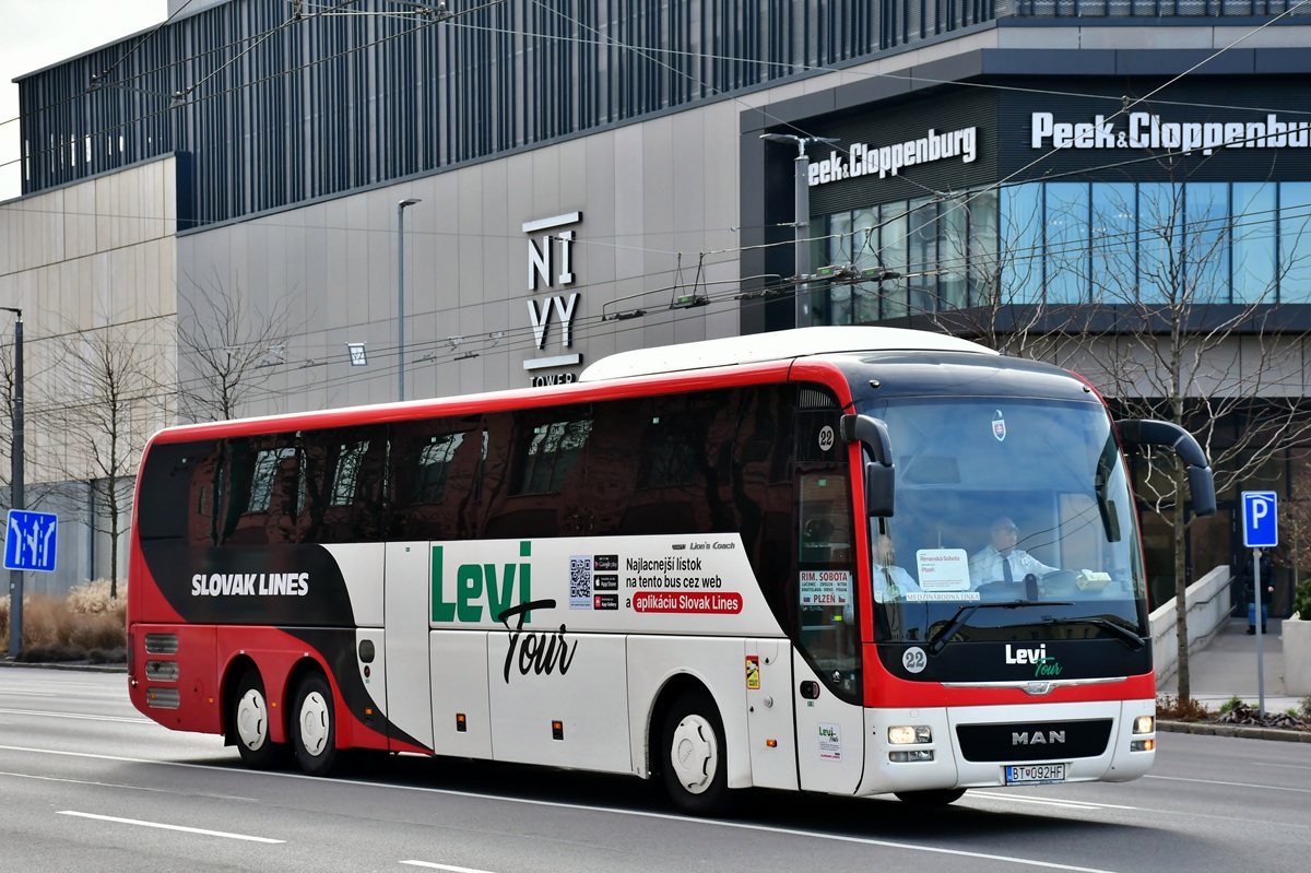 Lučenec, MAN R08 Lion's Coach L # 22