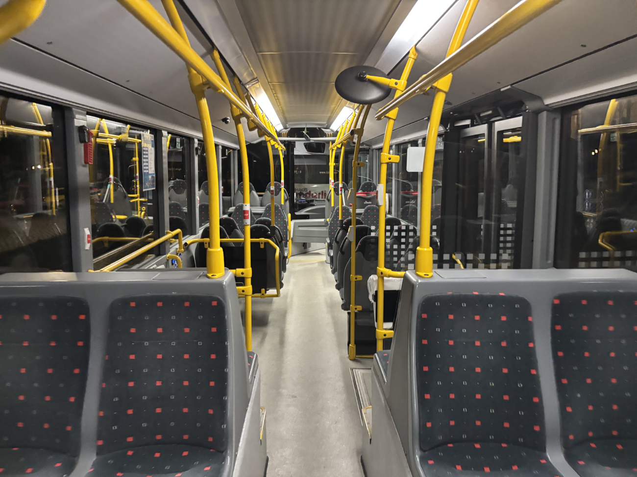 Nauen, Mercedes-Benz Citaro C2 G # HVL-WG 186