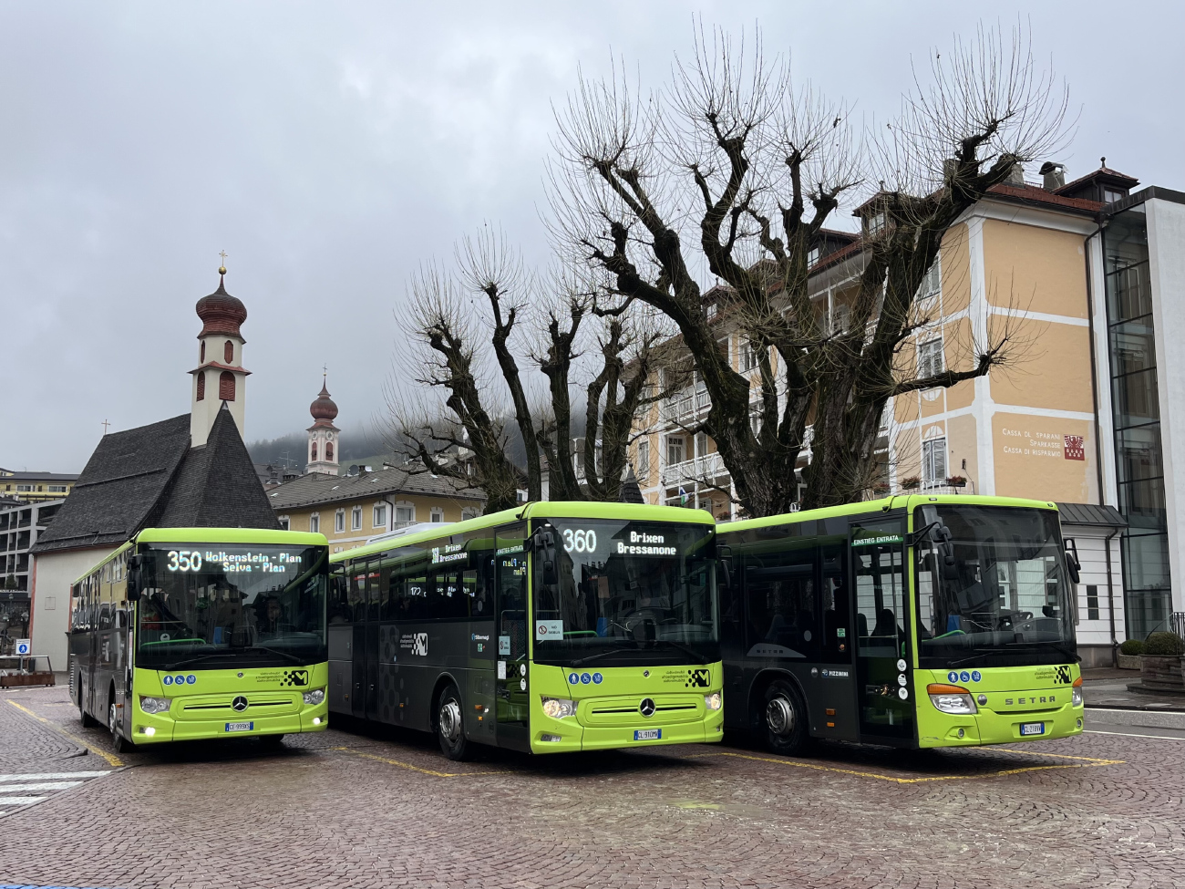 Bolzano, Mercedes-Benz Intouro III # 818; Bolzano, Mercedes-Benz Intouro III # 803; Bolzano, Setra S415LE business # LE-41/197
