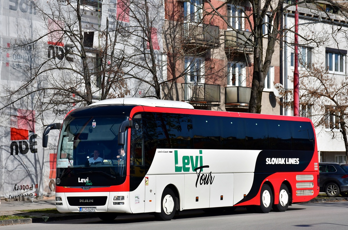 Lučenec, MAN R08 Lion's Coach L # 22