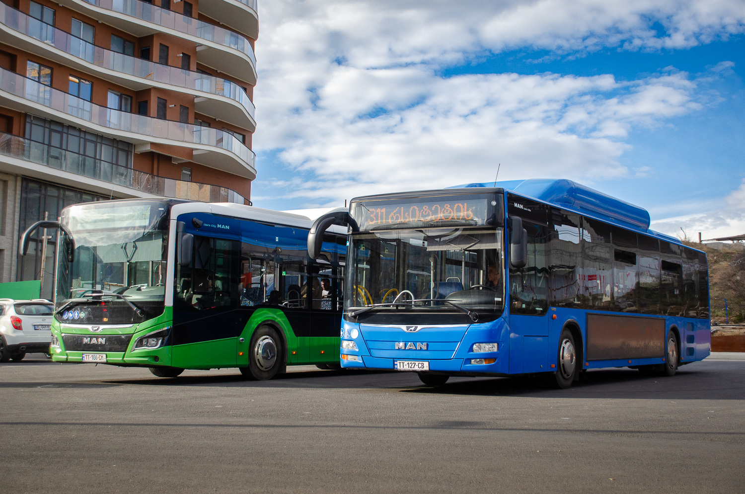 Tbilisi, MAN A21 Lion's City NL313 CNG # TT-127-CB; Tbilisi, MAN 18G Lion's City NG320 # TT-108-CM