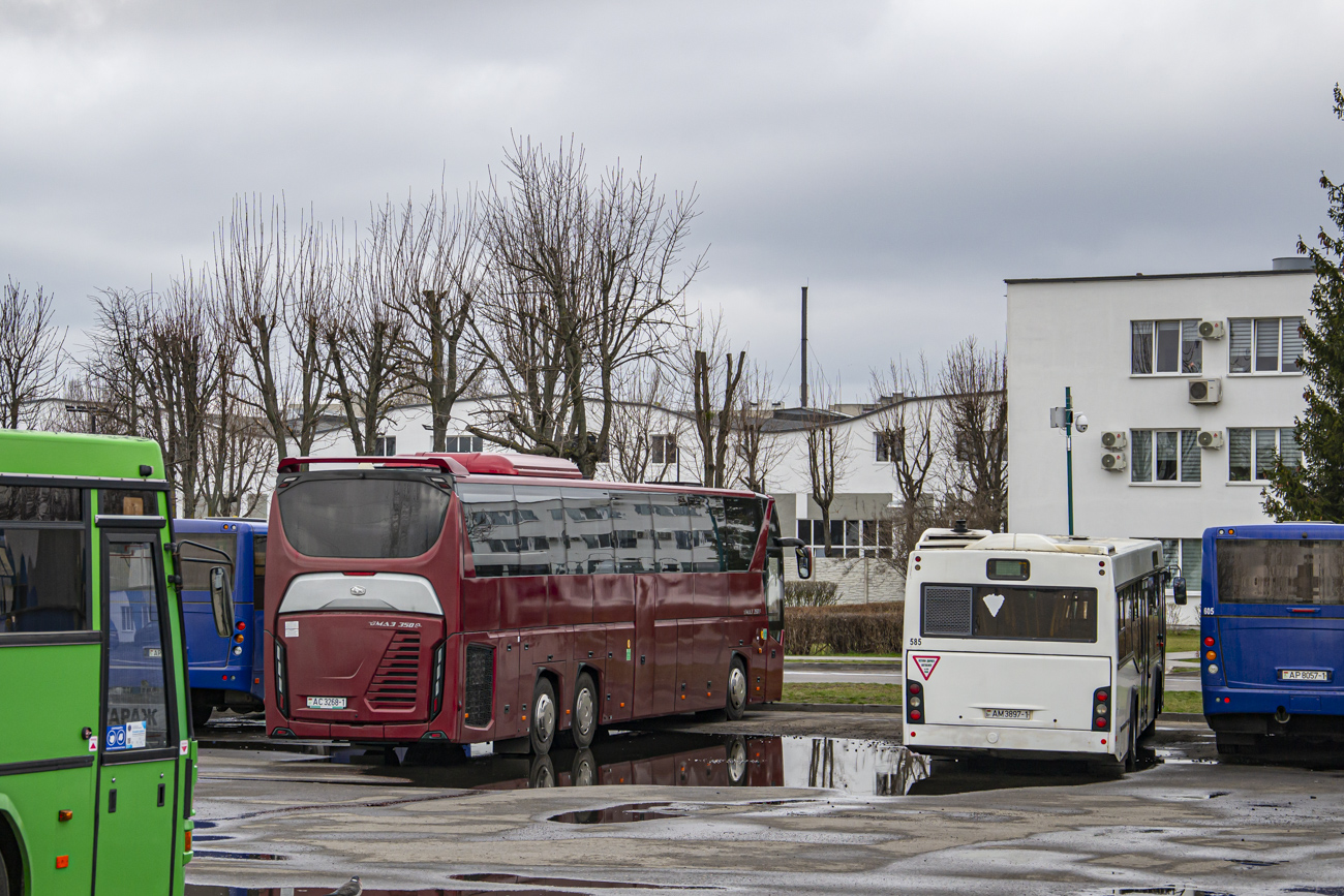 Brest, MAZ-350.047 # 972; Brest, MAZ-103.586 # 585