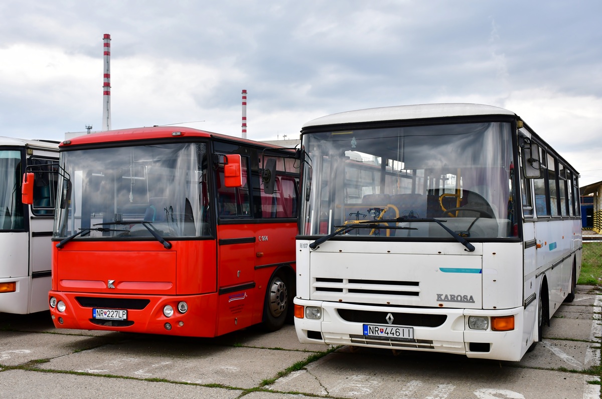 Nitra, Karosa C935.1034 Récréo # NR-446II; Nitra, Karosa C954.1360 # NR-227LP