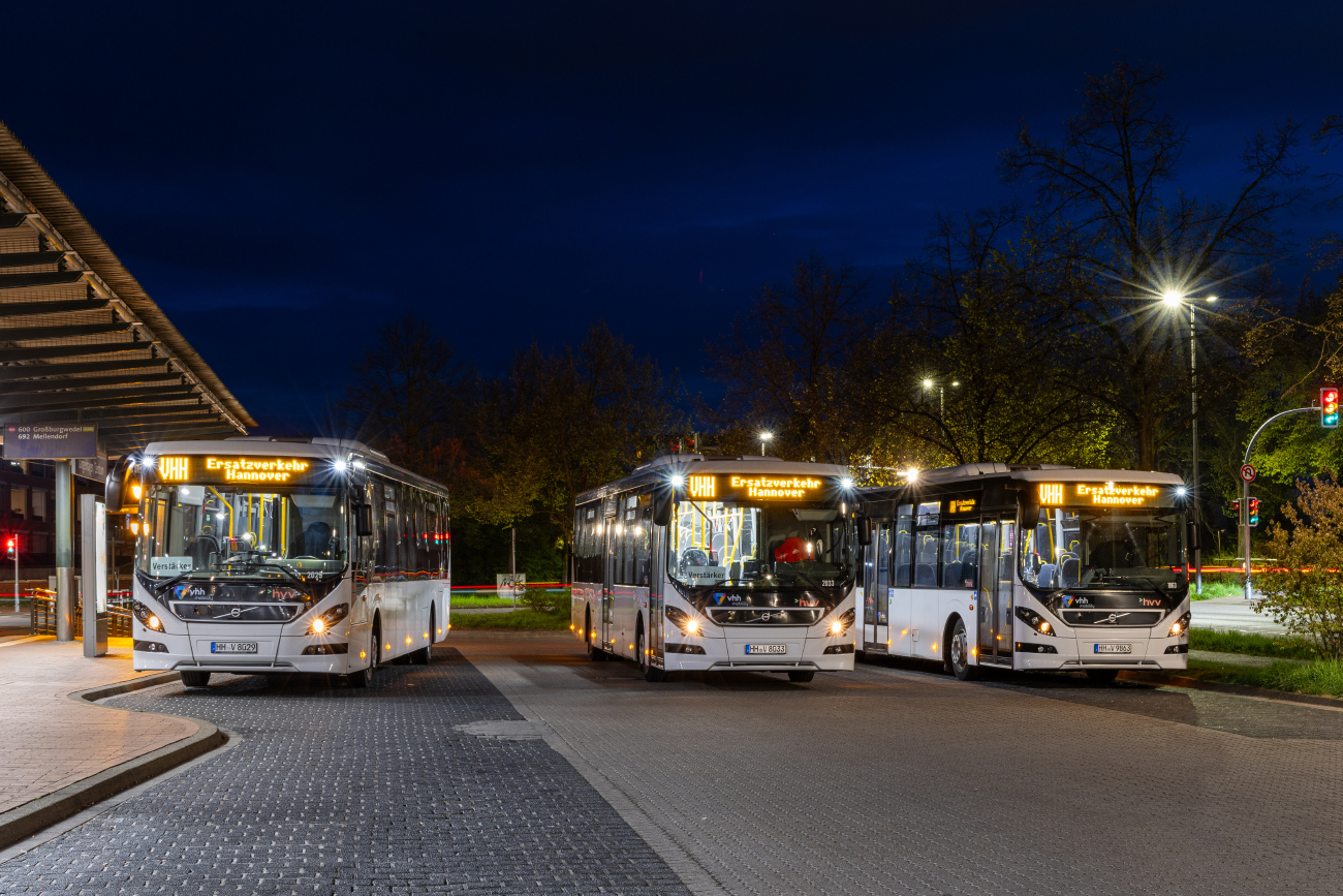 Hamburg, Volvo 8900LE 13.1M No. 2029; Hamburg, Volvo 8900LE 13.1M No. 2033; Hamburg, Volvo 8900LE 13.1M No. 1863