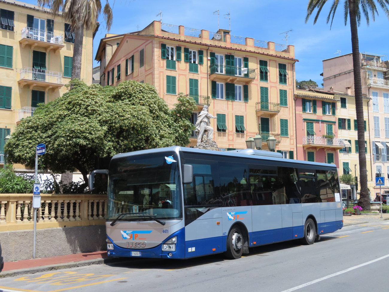 Genova, IVECO Crossway LE 10.8M # 4471