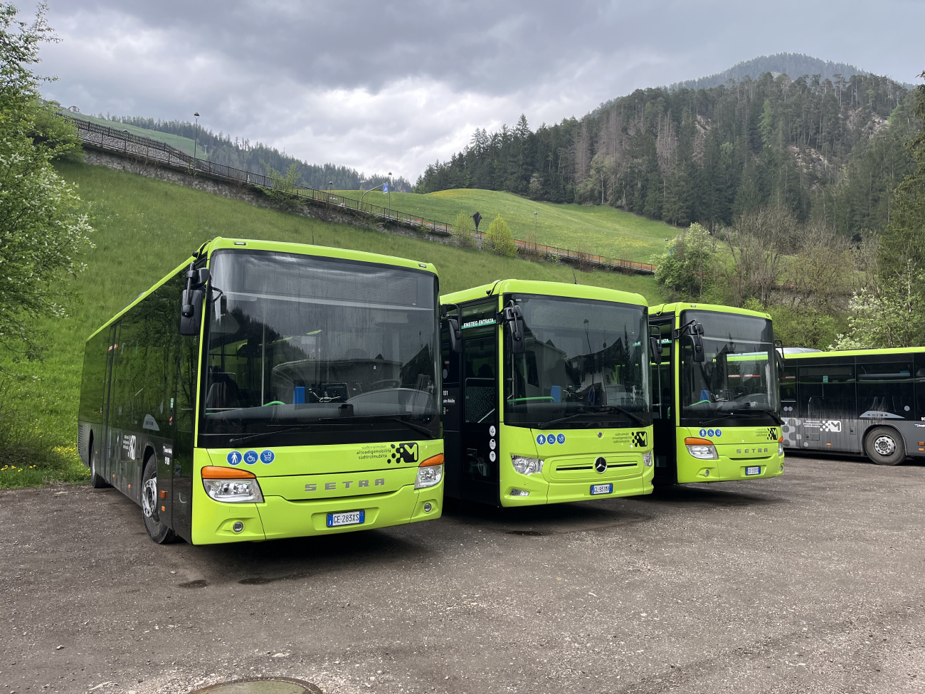 Bolzano, Setra S415LE business # 9109; Bolzano, Mercedes-Benz Intouro III # 8451; Bolzano, Setra S415LE business # 8094