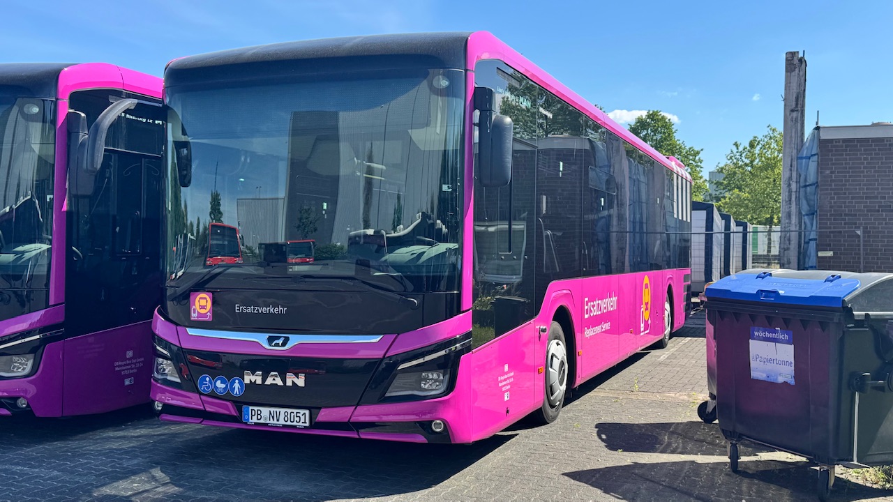 Paderborn, MAN 43C Lion's Intercity Ü LE360 EfficientHybrid # PB-NV 8051