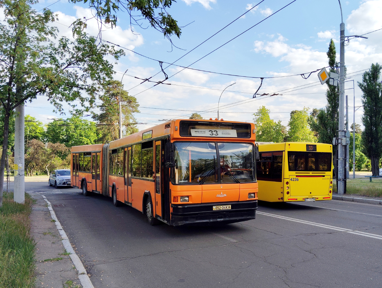 Kyiv, MAZ-105.060 # 4709; Kyiv, MAZ-215.069 # 4236