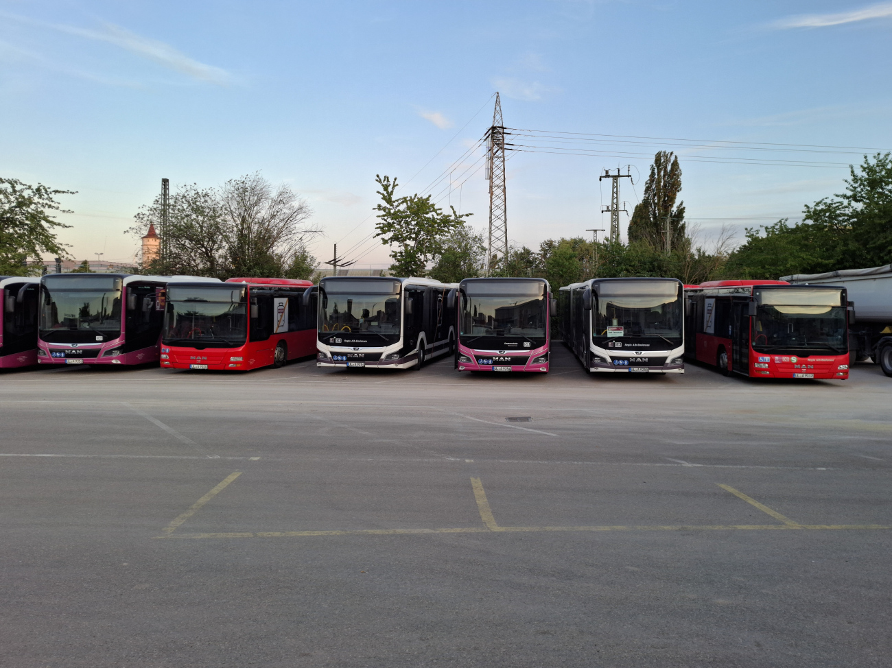 Ulm, MAN 18C Lion's City NG360 EfficientHybrid # UL-A 9356; Ulm, MAN A23 Lion's City G NG363 # UL-A 9010; Ulm, MAN 18C Lion's City NG360 EfficientHybrid # UL-A 9254; Ulm, MAN 18C Lion's City NG360 EfficientHybrid # UL-A 9354; Ulm, MAN 18C Lion's City NG360 EfficientHybrid # UL-A 9255; Ulm, MAN A23 Lion's City G NG363 # UL-A 9112