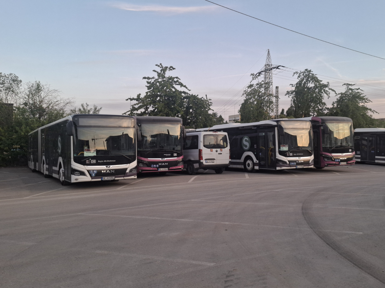 Ulm, MAN 18C Lion's City NG360 EfficientHybrid # UL-A 9253; Ulm, MAN A20 Lion's City Ü NÜ323 # UL-A 9243; Ulm, Mercedes-Benz Sprinter # UL-A 9411; Ulm, MAN 18C Lion's City NG360 EfficientHybrid # UL-A 9256; Ulm, MAN 43C Lion's Intercity Ü LE360 EfficientHybrid # UL-A 9345
