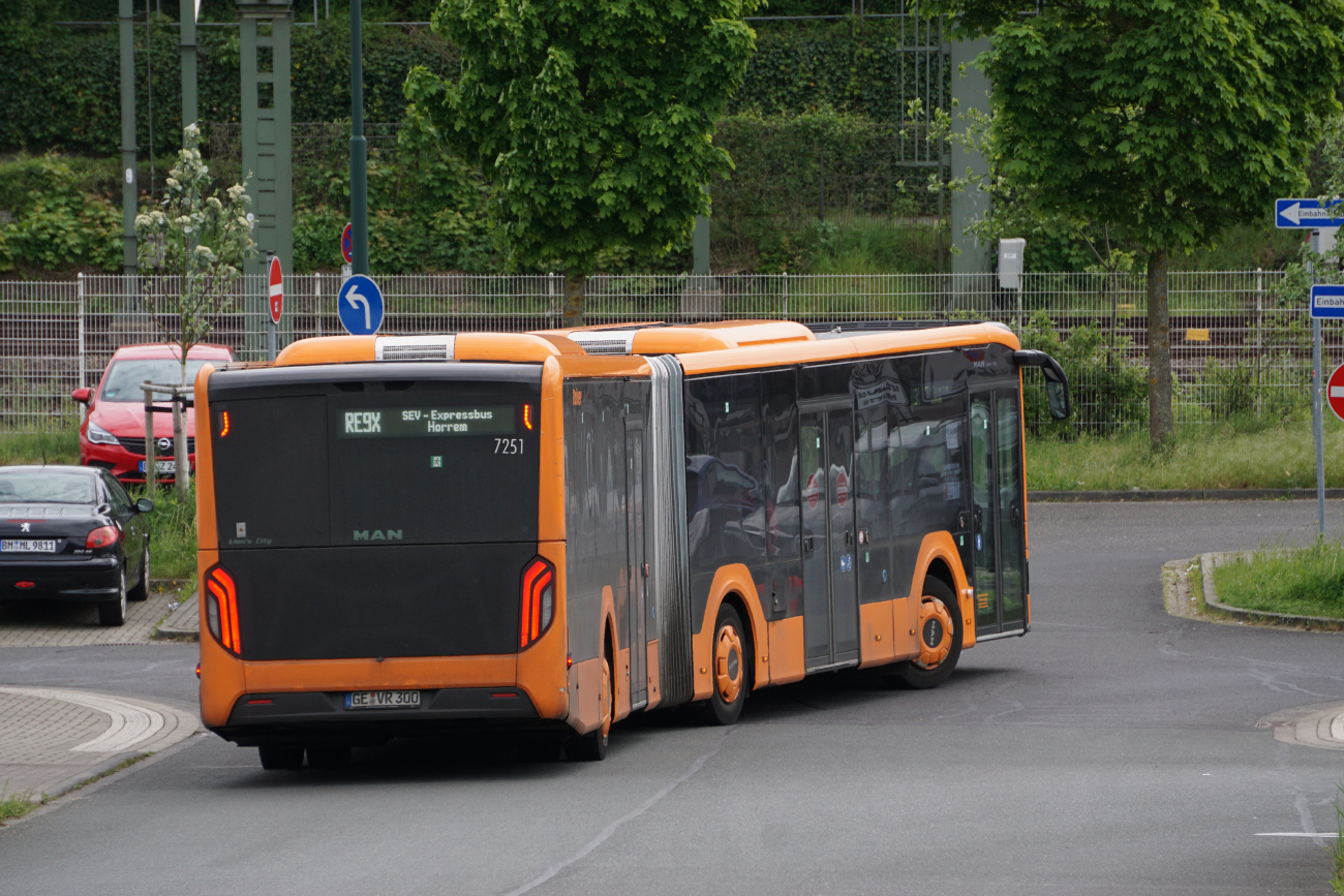 Gelsenkirchen, MAN 18C Lion's City NG360 # GE-VR 300