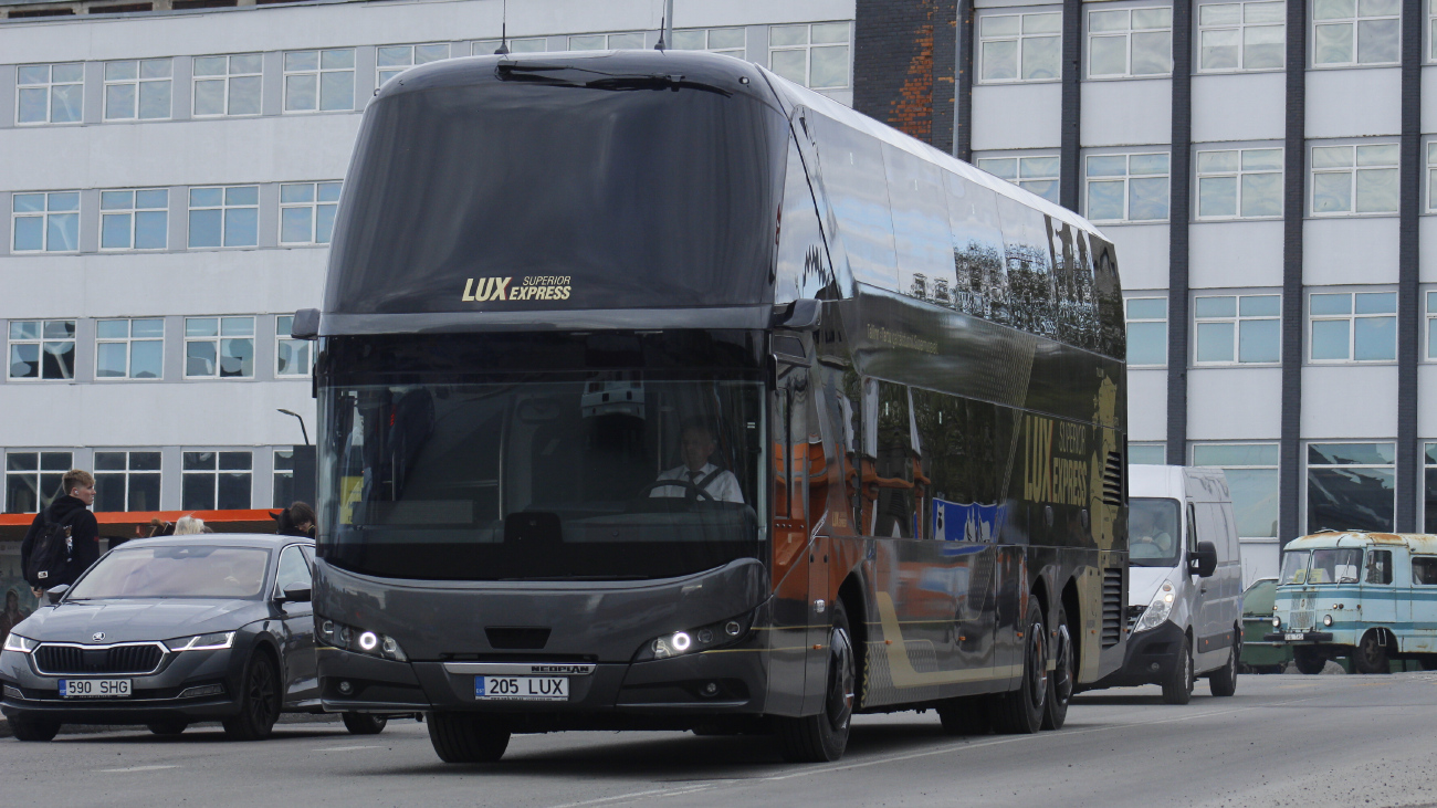 Tallinn, Neoplan N1222/3L Skyliner # 205 LUX