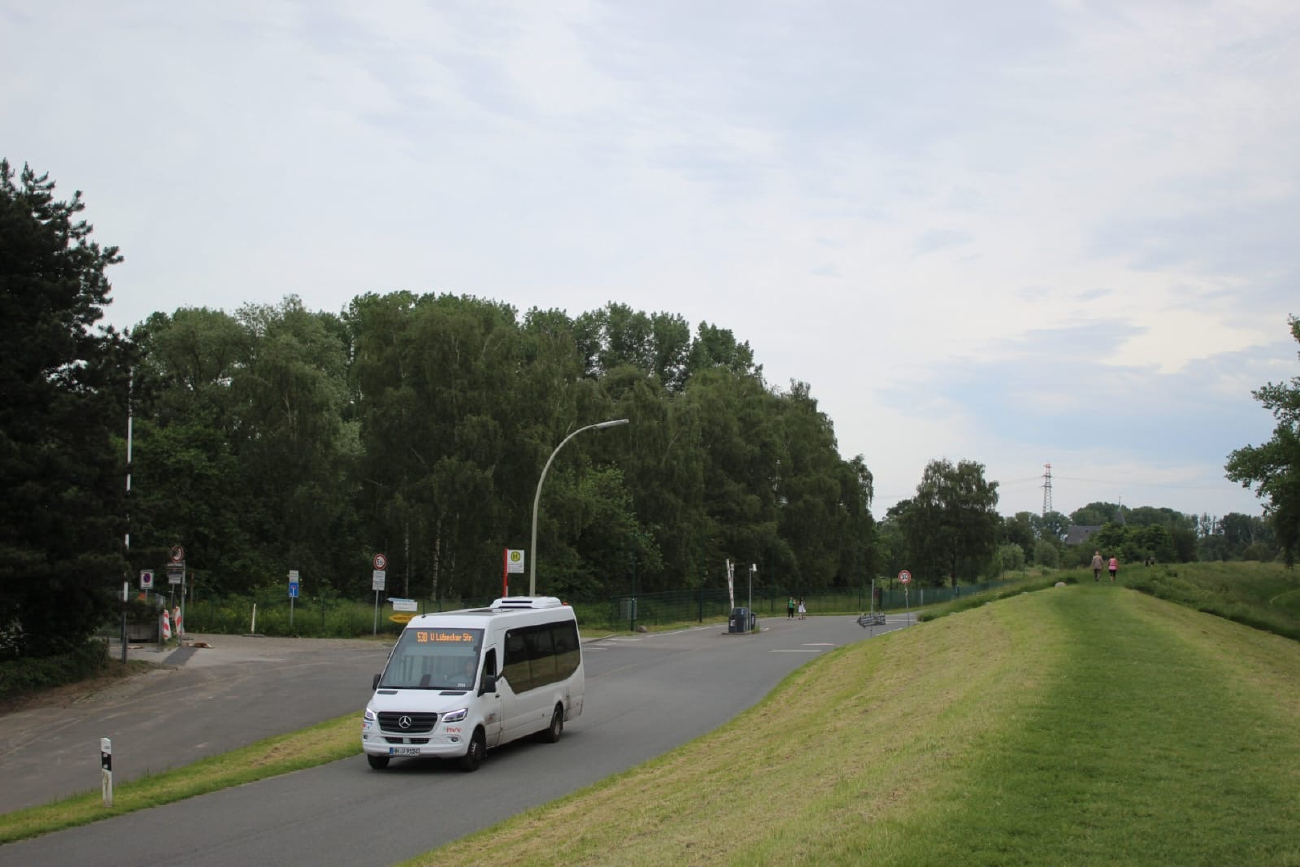 Hamburg, Mercedes-Benz Sprinter City 75 # 2124