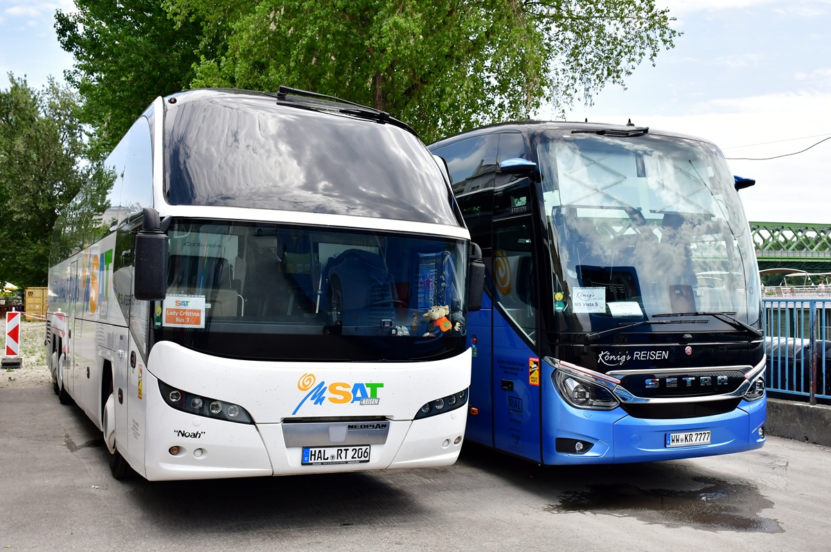 Altenkirchen (Westerwald), Setra S516HDH # WW-KR 7777; Halle (Saale), Neoplan P15 N1217HDC Cityliner # HAL-RT 206