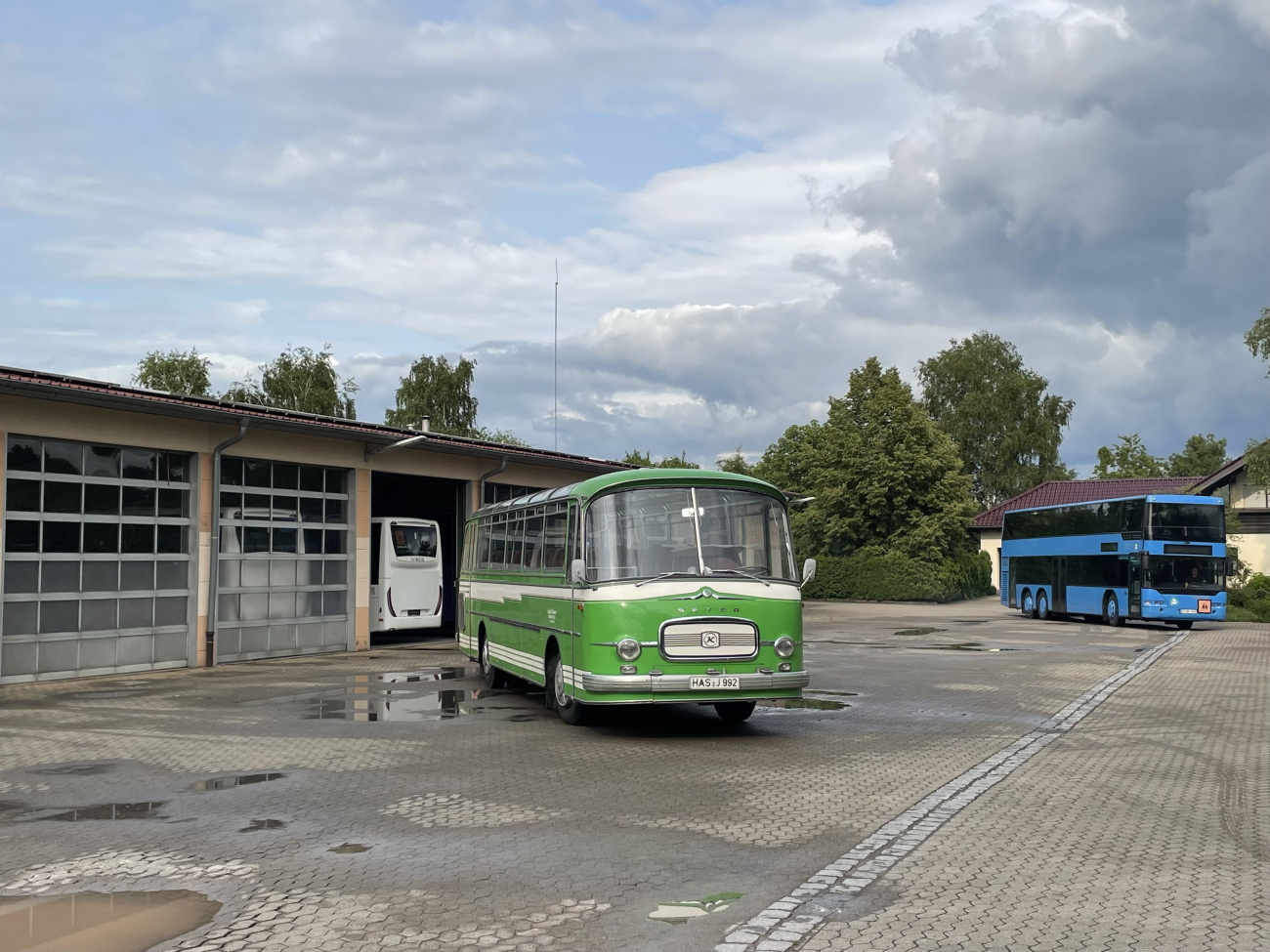 Haßfurt, Setra S12 # HAS-J 992; Schweinfurt — Fotosonderfahrt — 07.06.2025 — MAN A39 Lion's City DD