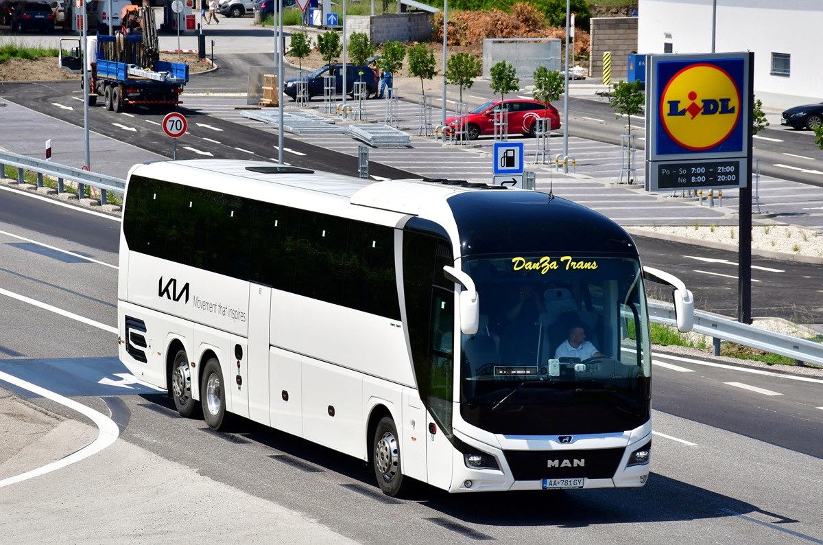 Čadca, MAN R08 Lion's Coach L # AA-781GY